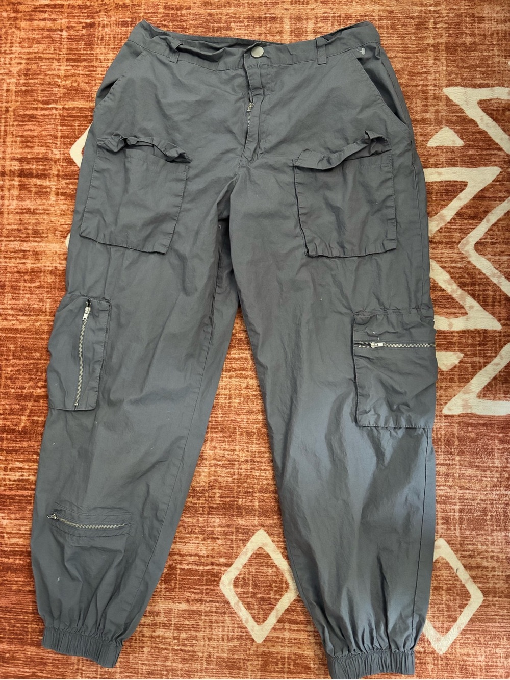Women’s Dark Gray Cargo Jogger Pants size M Rue 21